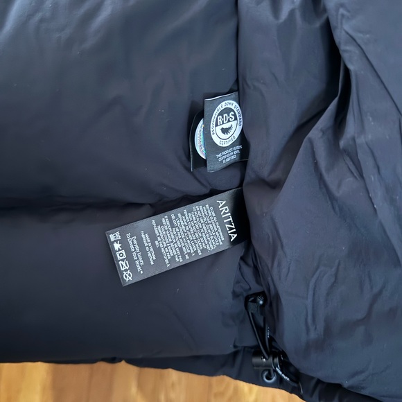 Aritzia super puff vest - Picture 2 of 6